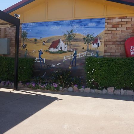 Miles Outback Motel Exterior foto