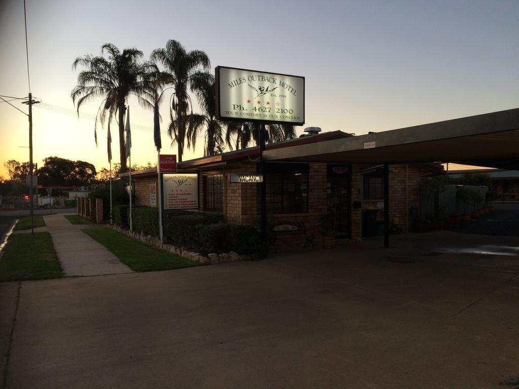 Miles Outback Motel Exterior foto