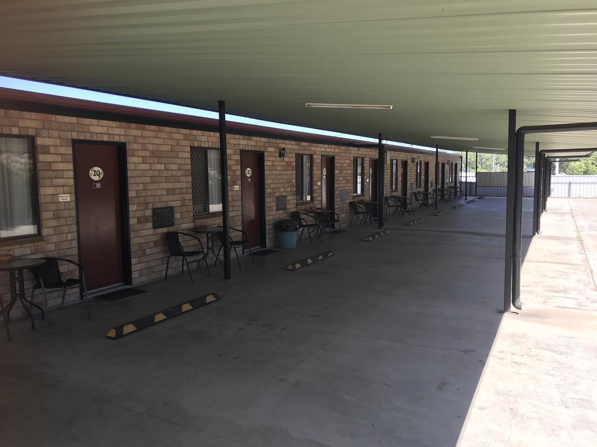 Miles Outback Motel Exterior foto