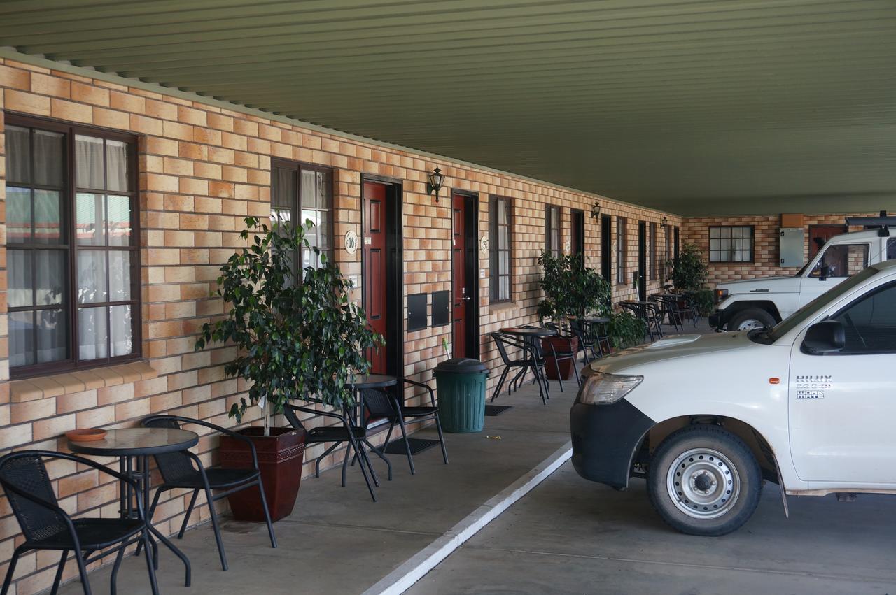 Miles Outback Motel Exterior foto