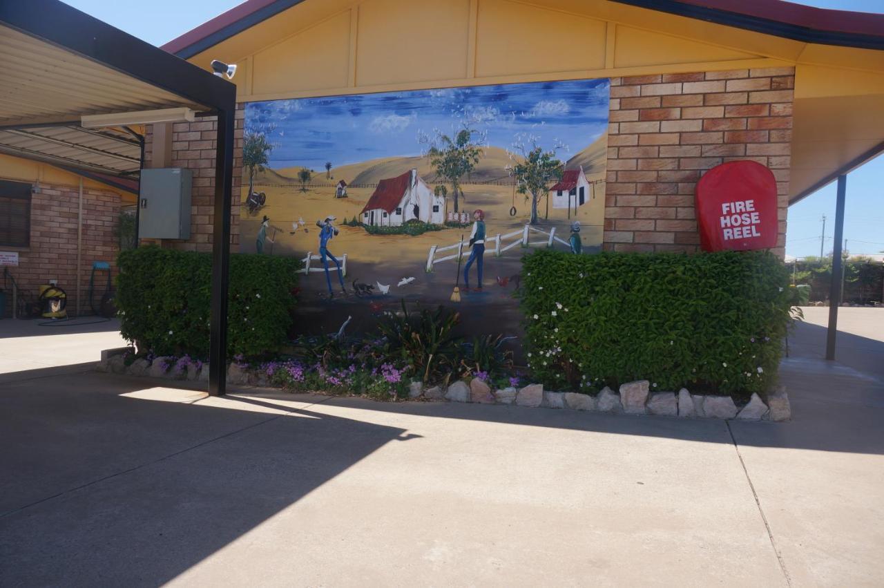 Miles Outback Motel Exterior foto